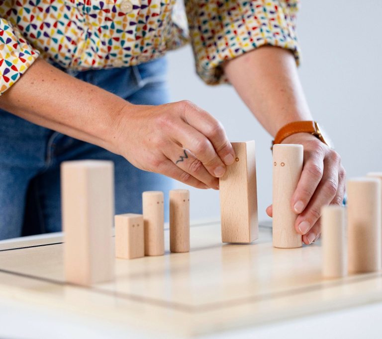 Familientaucher im Beratungsgespräch mit Pflegeeltern